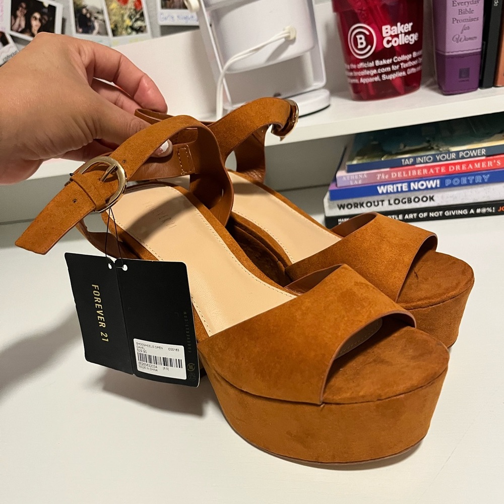 Platform Sandals 🤍